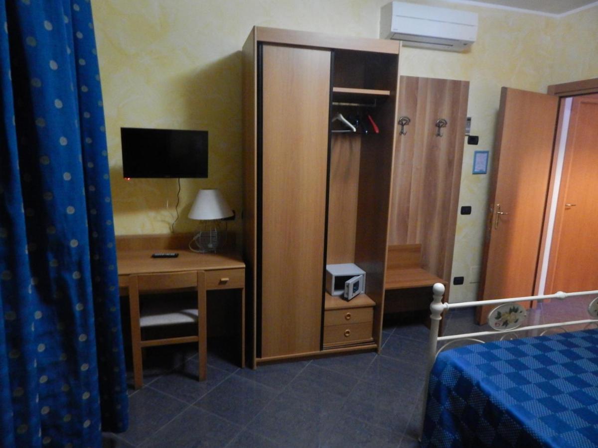 Albergo Massimo Лоано Екстер'єр фото