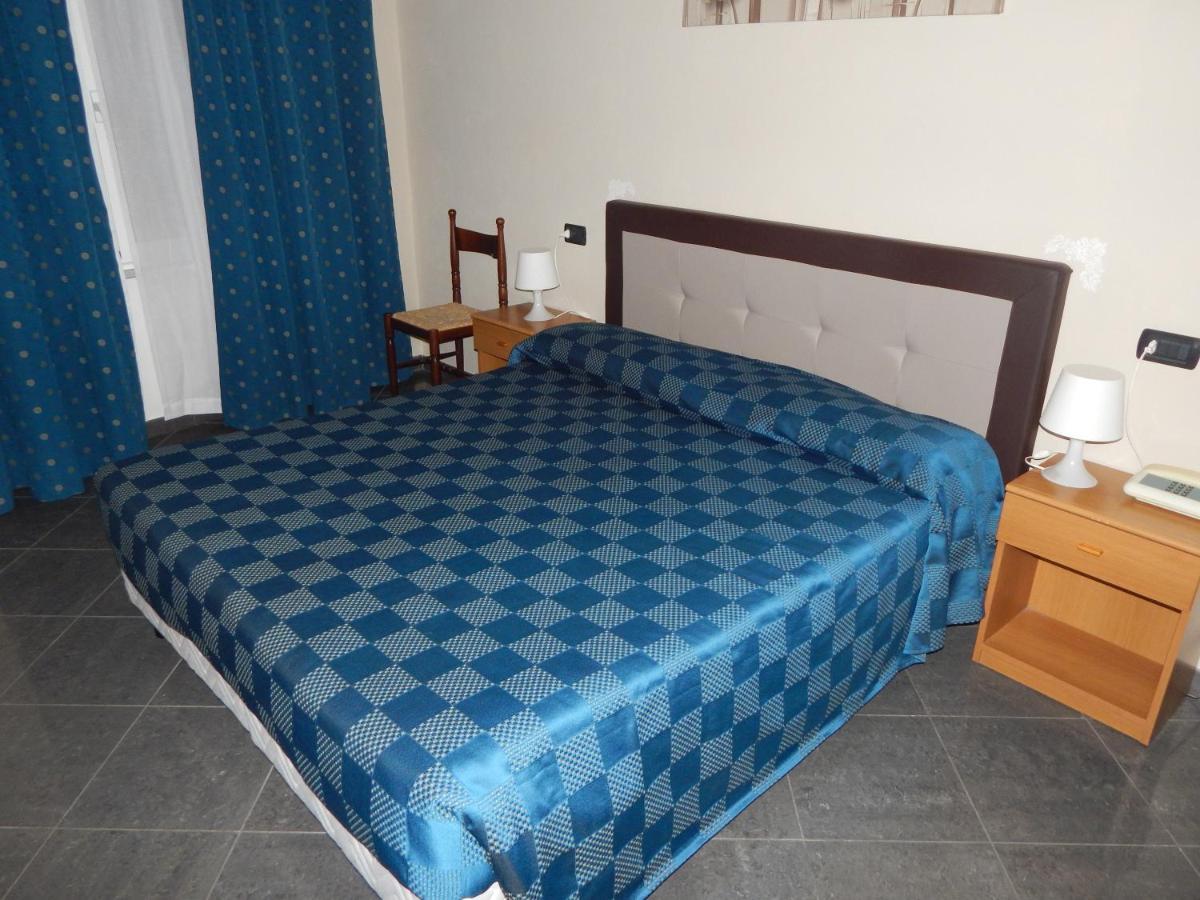 Albergo Massimo Лоано Екстер'єр фото