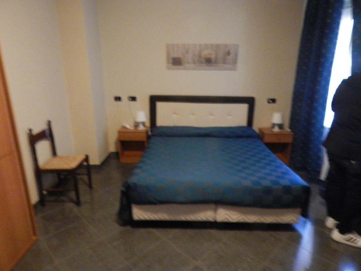 Albergo Massimo Лоано Екстер'єр фото