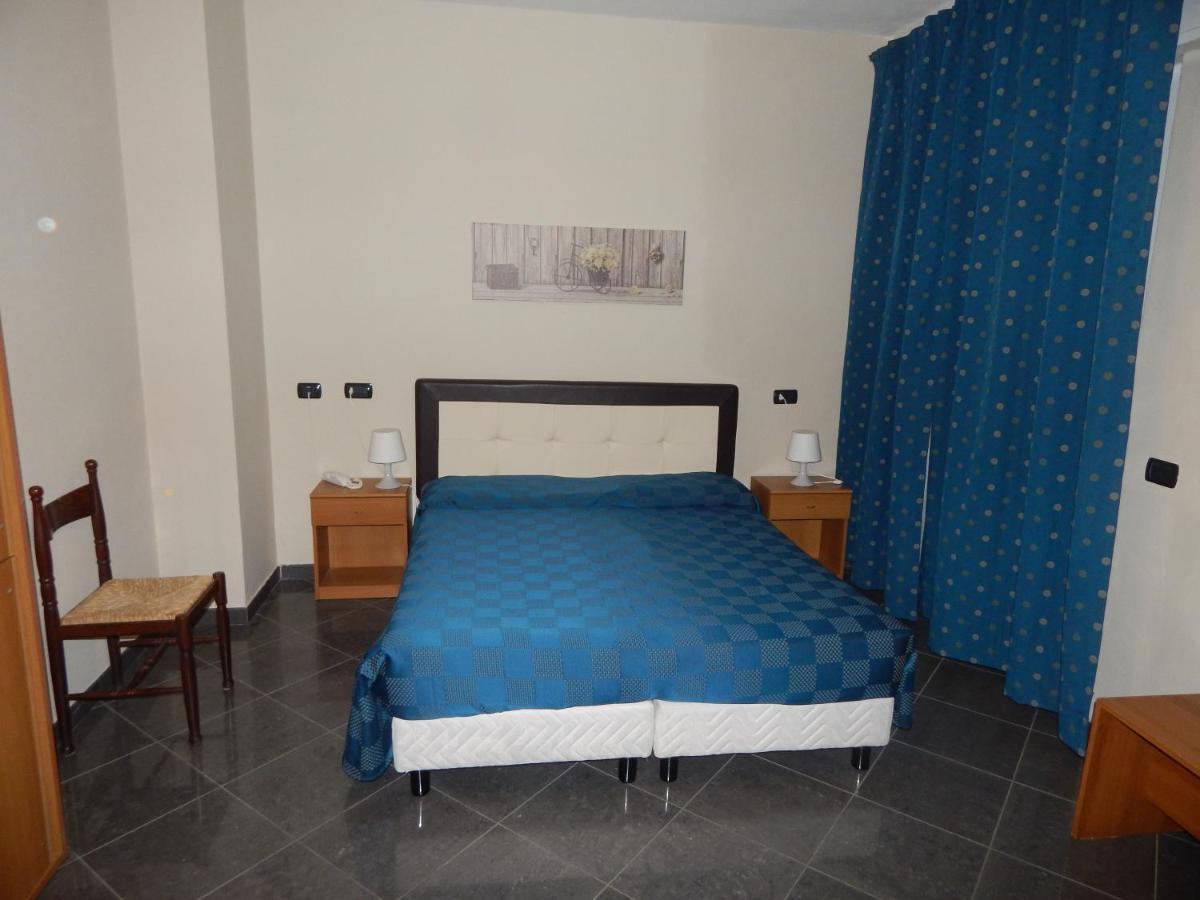 Albergo Massimo Лоано Екстер'єр фото